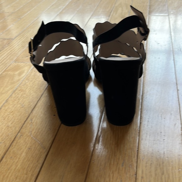 Black scalloped strap heeled sandals - Picture 3 of 5